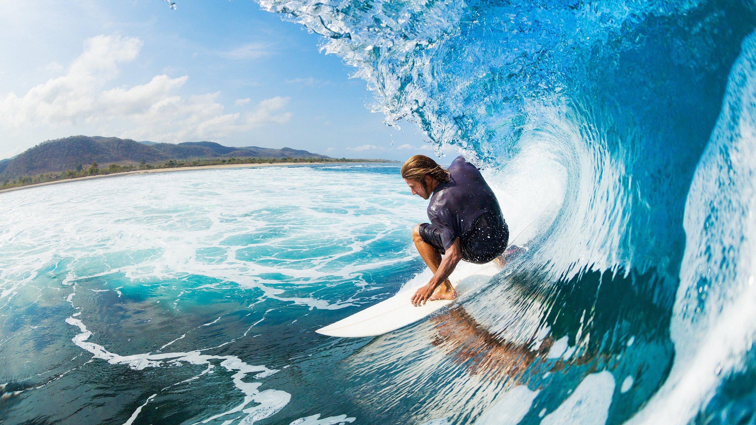 托马斯-布莱恩特惊天封盖引爆球场！庆祝动作过猛竟让裁判当场惊魂